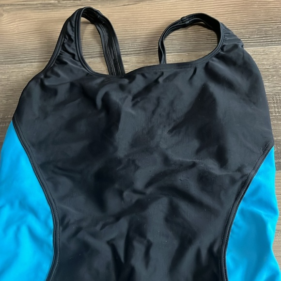 Full piece Speedo! - Picture 3 of 6